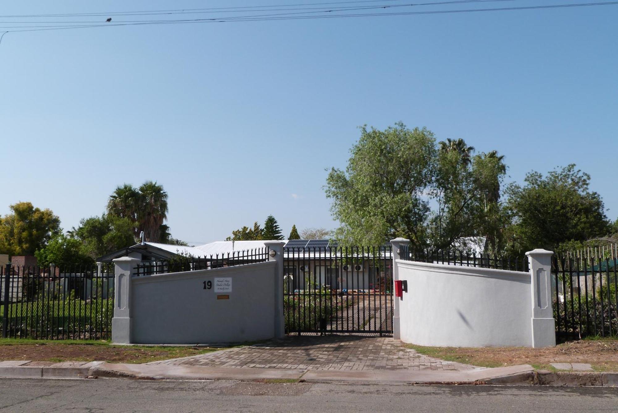 Hannah'S Haven Studio Deluxe - No Loadshedding Daire Beaufort West Dış mekan fotoğraf